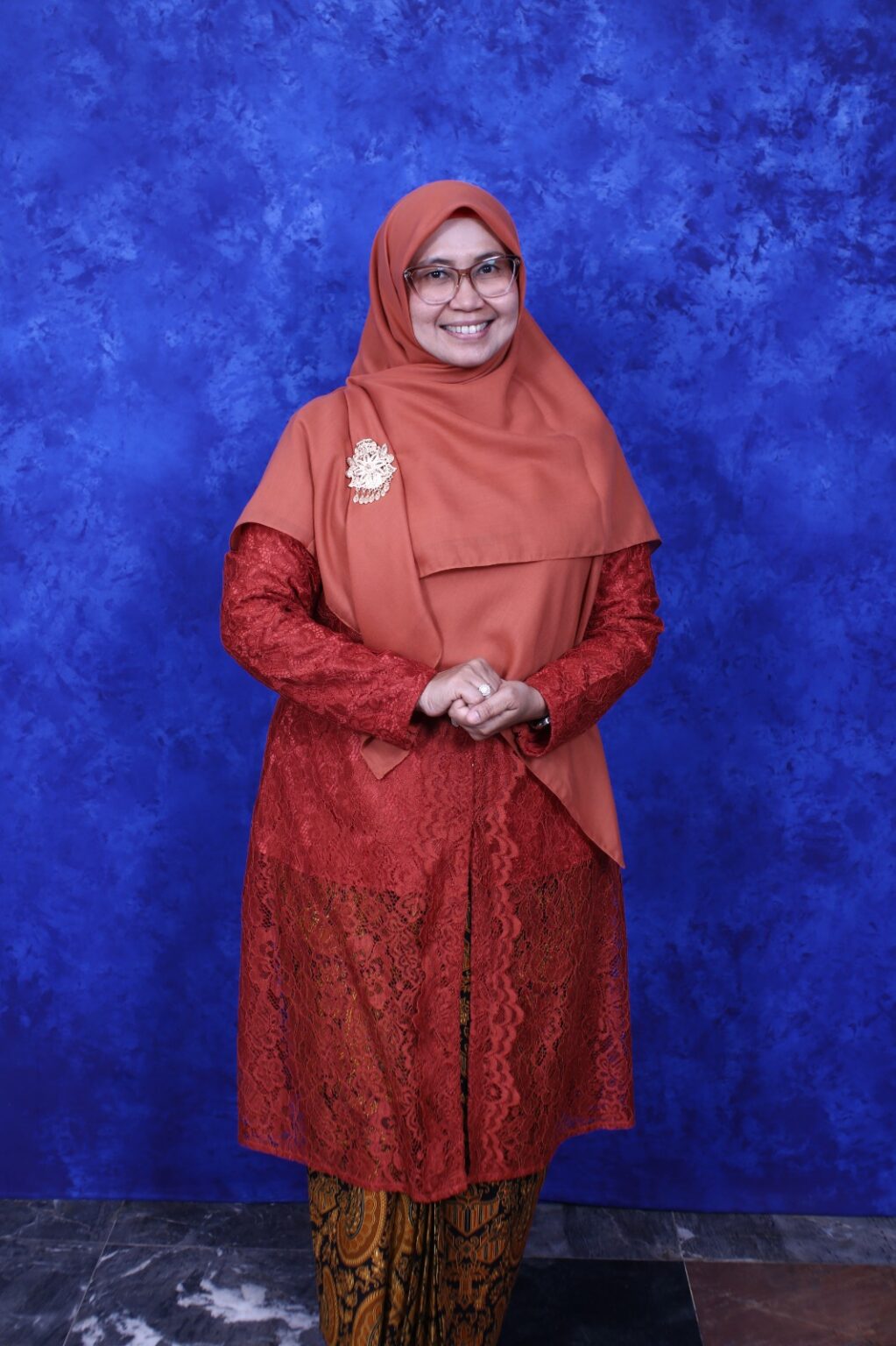 Hj. Novrida Ramadhani, S.Pd - Wakil Kepala Sekolah, Guru Matematika 9AB