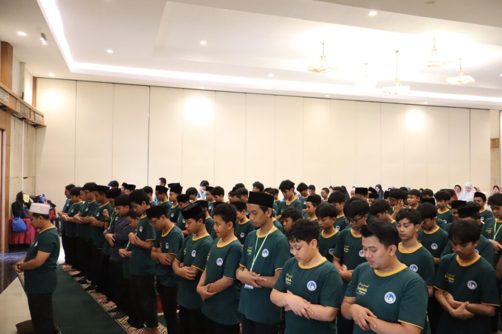 Pentingnya Pendidikan Adab Remaja di Era Digital