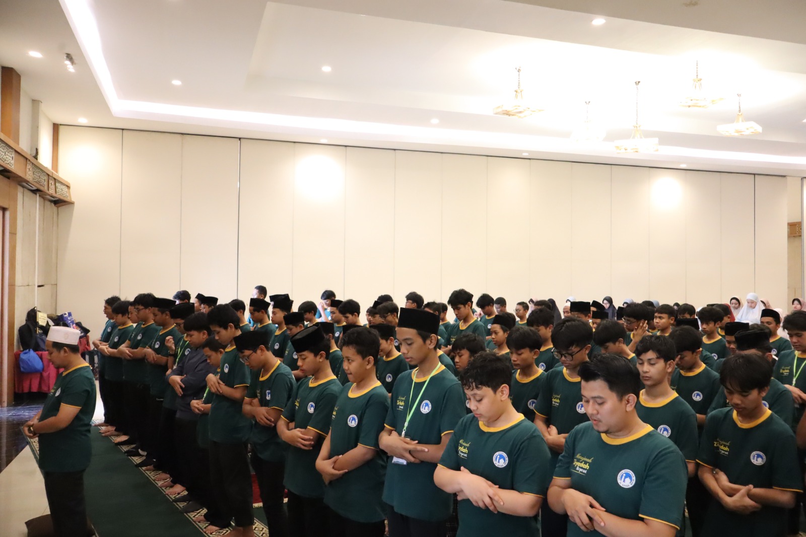 Pentingnya Pendidikan Adab Remaja di Era Digital