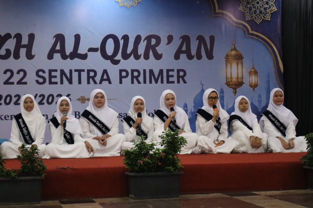 Wisuda Tahfizh SMP Islam Al Azhar 22 Sentra Primer