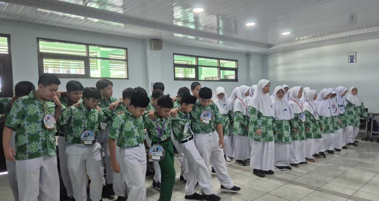 Kebersamaan Murid Baru SMPIA 22 Sentra Primer