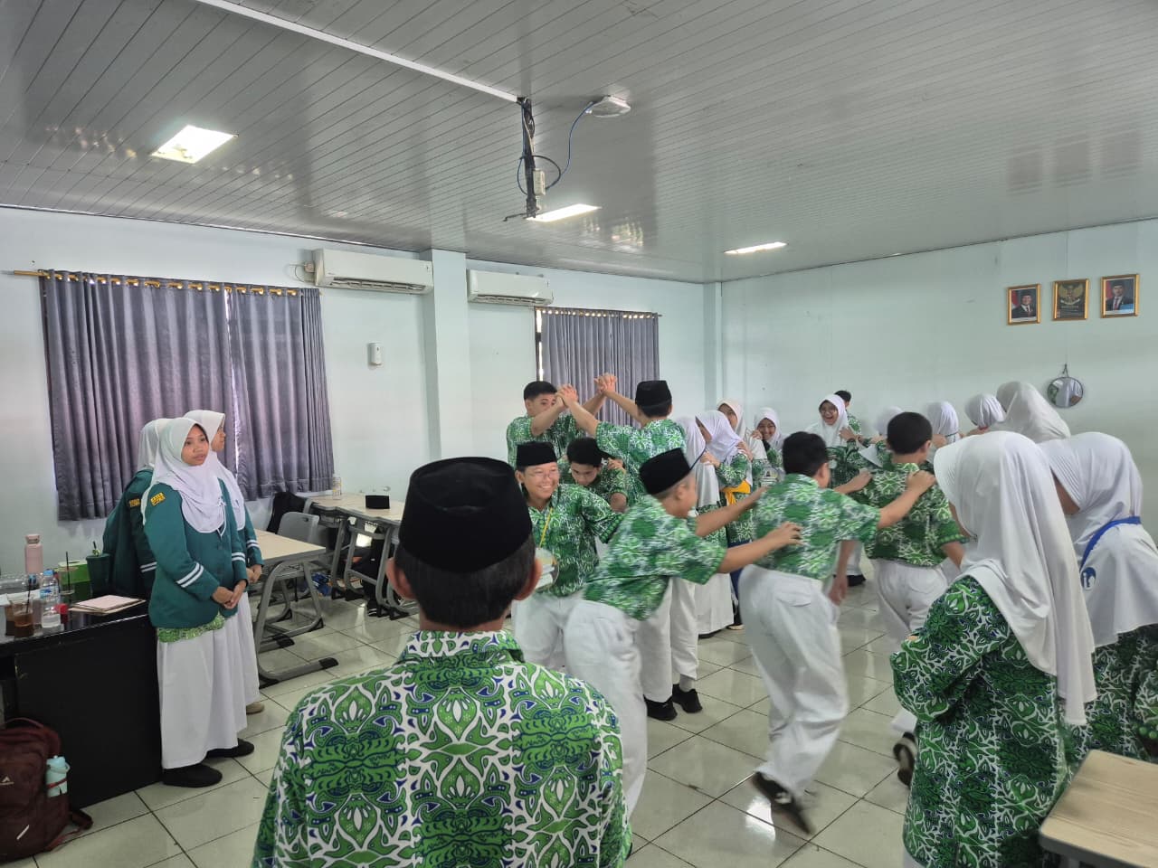 Kebersamaan Murid Baru SMPIA 22 Sentra Primer