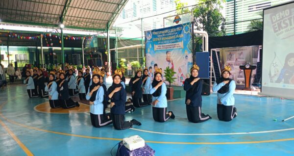 Keseruan Penutupan MPLS SMPIA 22 Sentra Primer