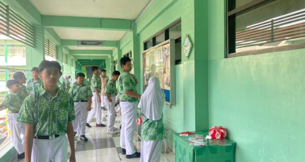 Kerja Bakti Murid SMPIA 22 Sentra Primer