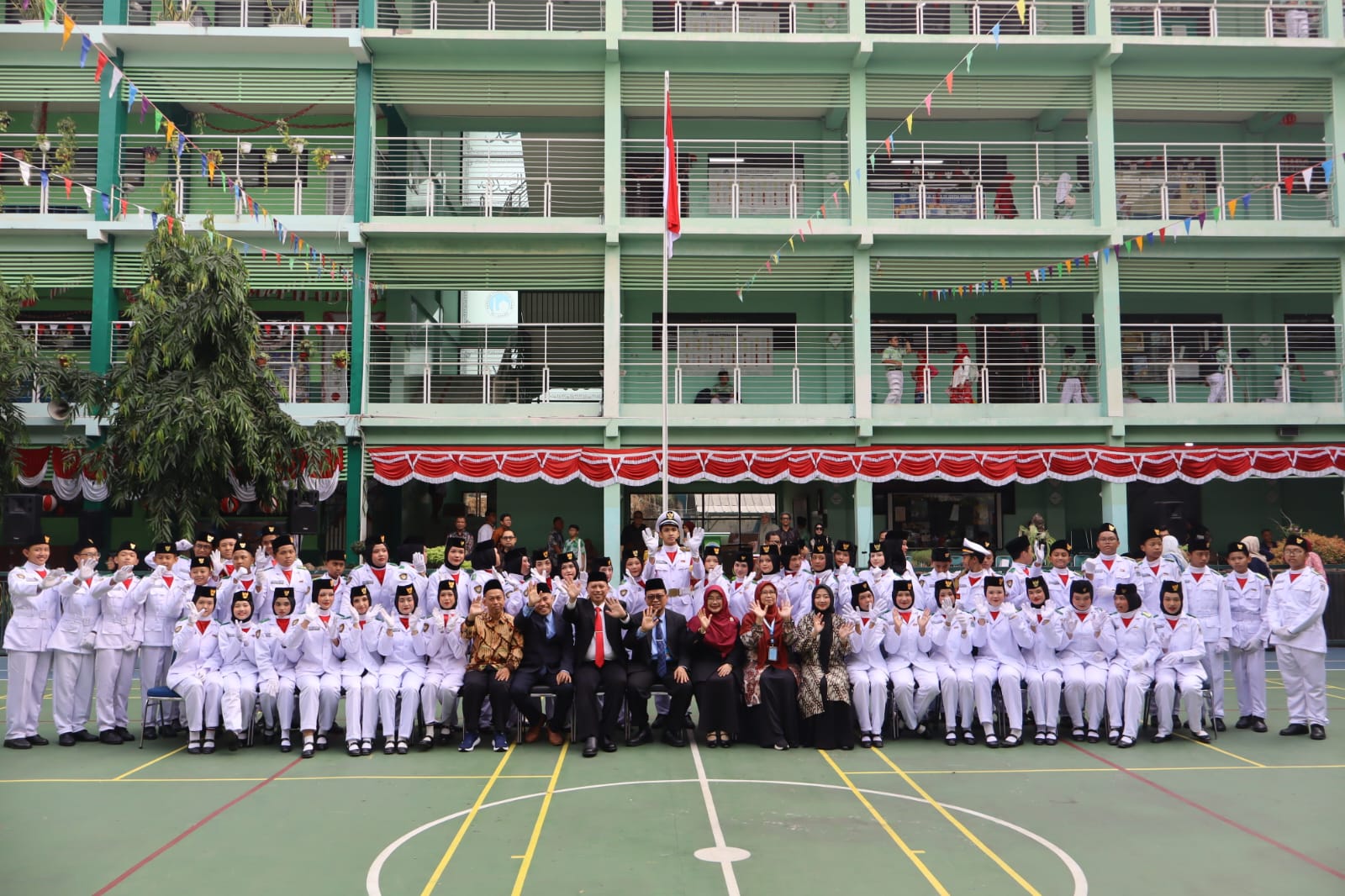 Upacara HUT RI-81 SMP Islam Al Azhar 22 Sentra Primer