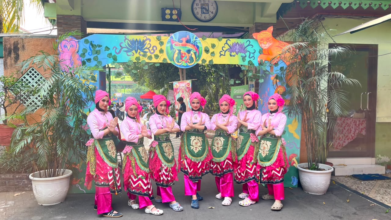 Bersinar di Seni, 2 Tim Tari SMPIA 22 Raih Juara!