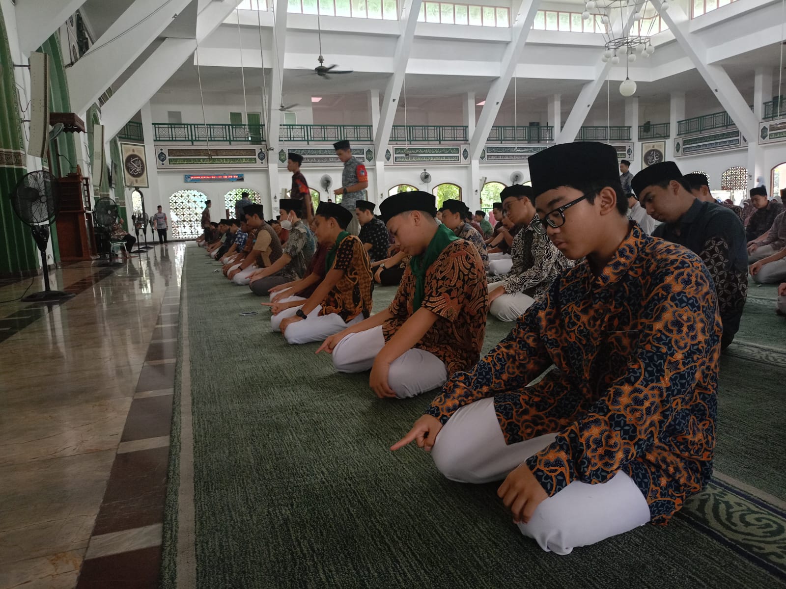 Lestarikan Budaya, Semarak Hari Batik Nasional SMPIA 22 Sentra Primer